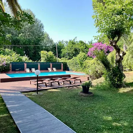 Exclusive With Pool And 5 Bedrooms