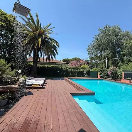 Exclusive With Pool And 5 Bedrooms